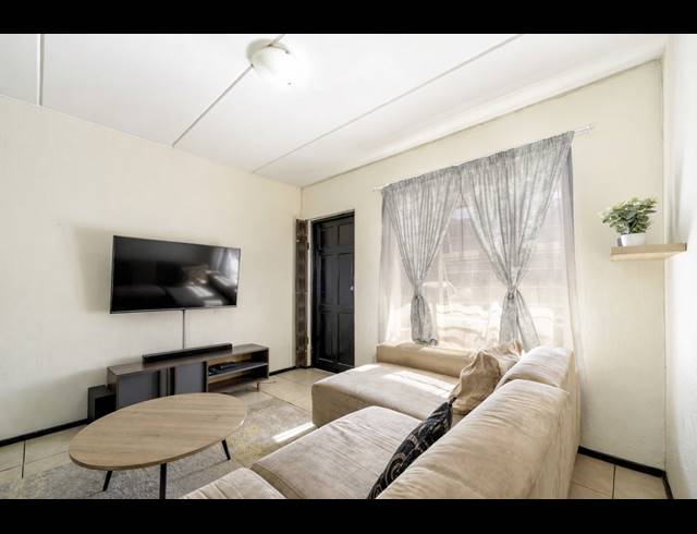 2 BEDROOM APARTMENT FOR SALE IN HONEYPARK